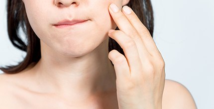 Woman experiencing TMJ disorder pain