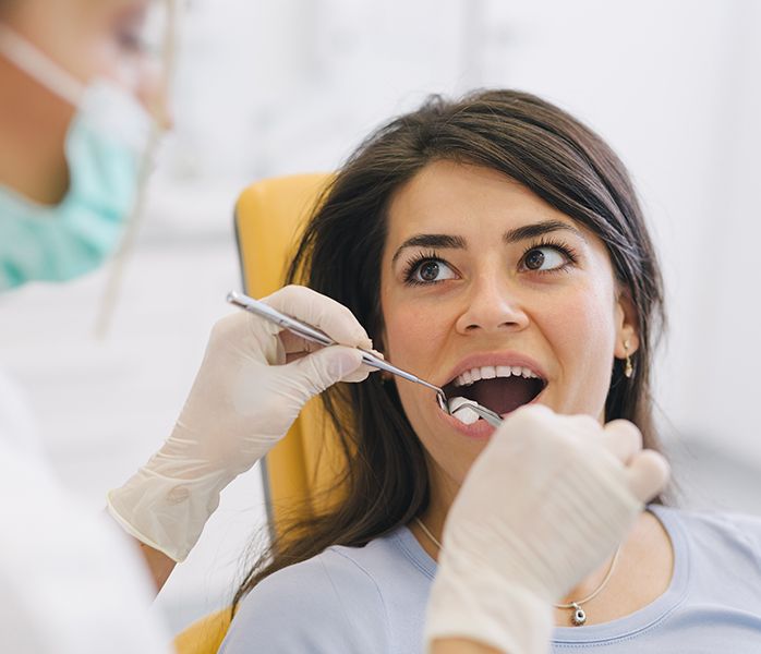 Woman receiving antibiotic therapy for gum disease