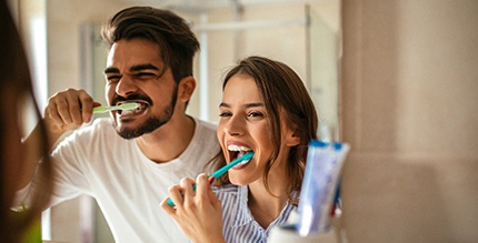 couple brushing teeth to prevent dental emergencies in Millersville