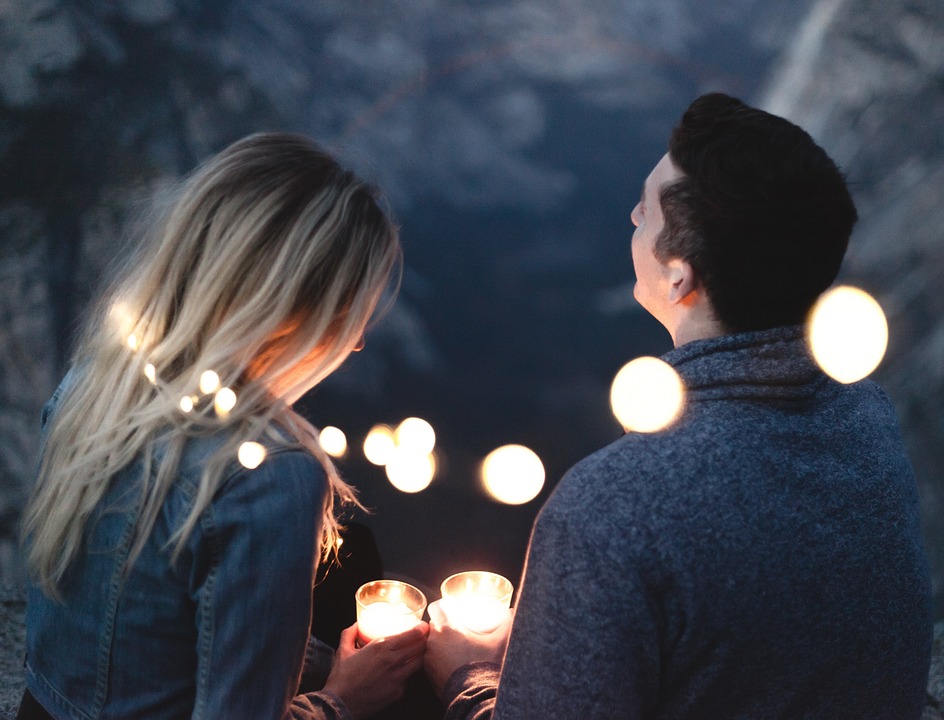 person dating with Invisalign on Valentine’s Day date